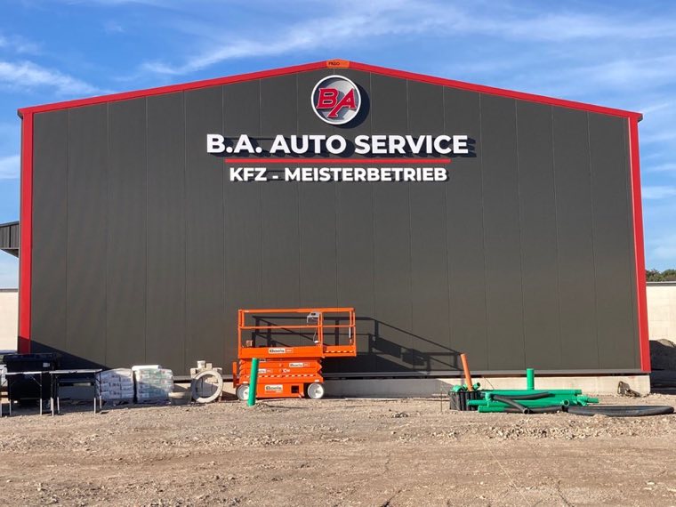 B.A. Auto Service – Großflächige Hallenbeschriftung