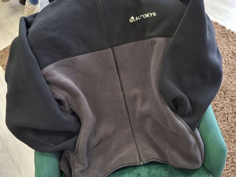 Autokys &ndash; Fleecejacke mit Stick
