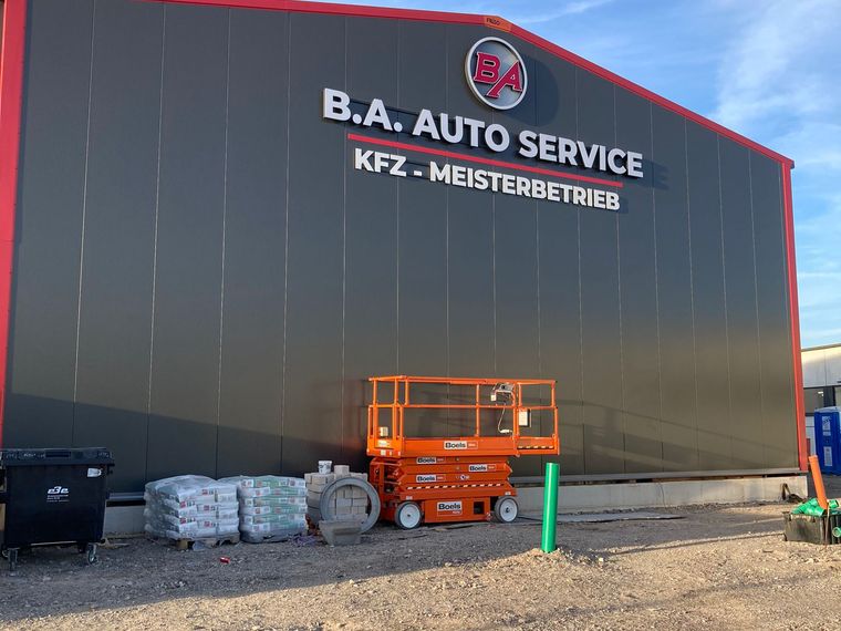 B.A. Auto Service &ndash; Hallenbeschriftung Kfz-Meisterbetrieb