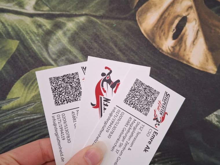 Emre AK &ndash; Visitenkarten mit QR-Code