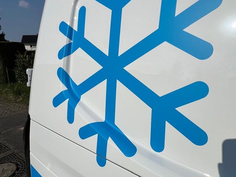 Kälte Klima Meixner &ndash; Logodetail auf der Schiebetür