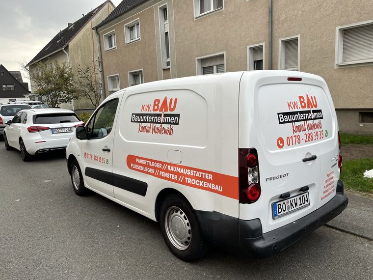 KW.BAU Bauunternehmen &ndash; Seiten- und Heckbeschriftung