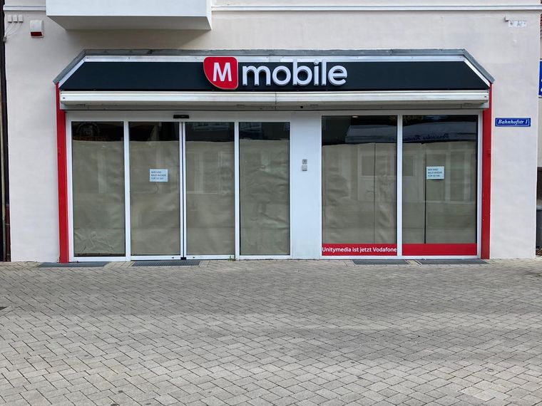 M mobile &ndash; Ladenfront mit Blende