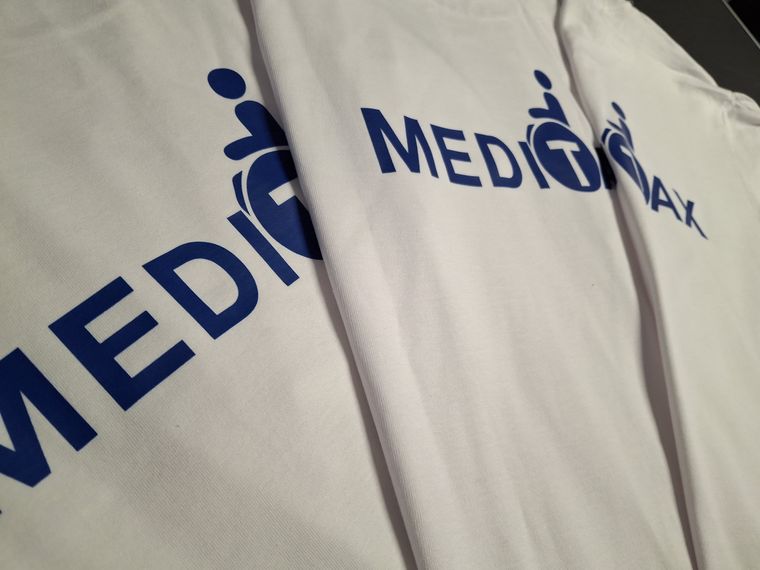 Meditax Krankenfahrten &ndash; Sweatshirt mit großem Frontlogo