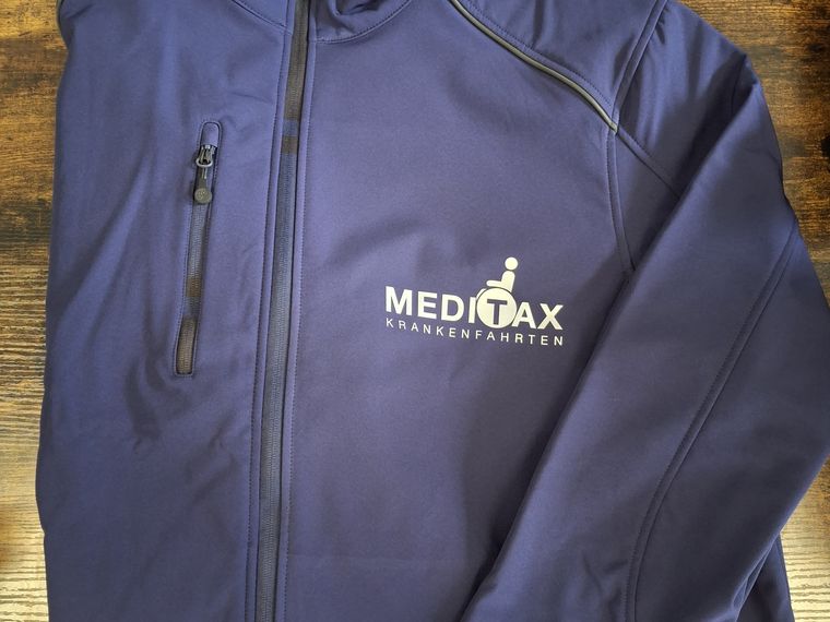 Meditax Krankenfahrten &ndash; Softshelljacke mit Bruststick