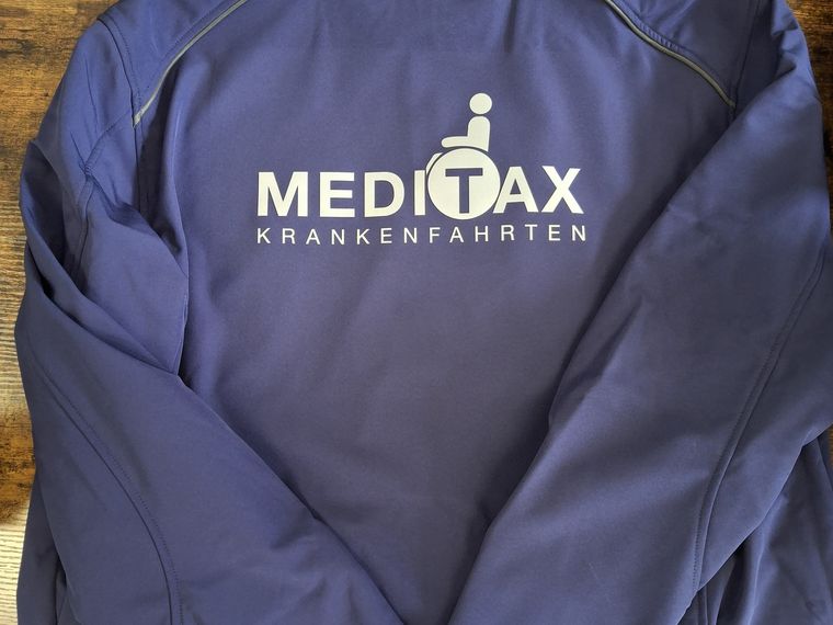 Meditax Krankenfahrten &ndash; Softshelljacke mit Rückenprint