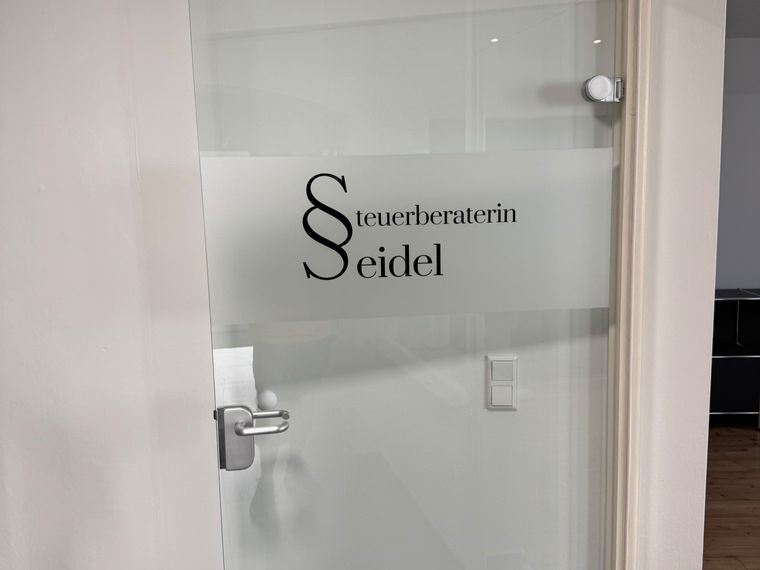 Steuerberaterin Seidel &ndash; Glastürbeschriftung