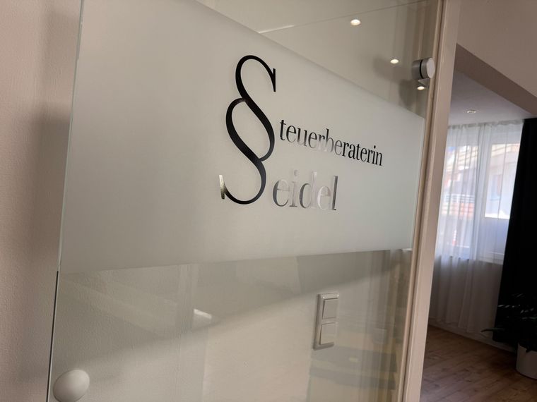Steuerberaterin Seidel &ndash; Wandschriftzug im Empfang
