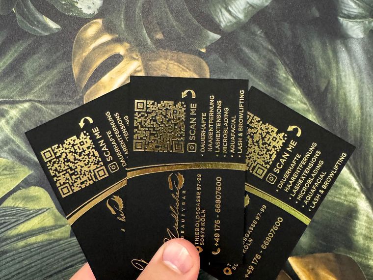 Visitenkarten mit Goldveredelung &ndash; Schwarzer Karton mit QR-Code