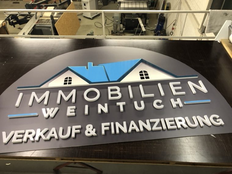 Immobilien Weintuch – Leuchtkasten mit 3D-Elementen