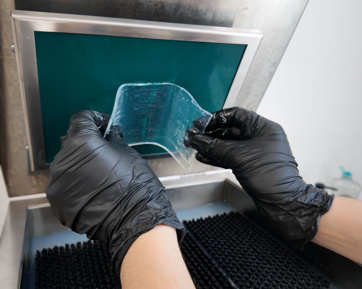Arbeit an einem Auftrag in der Werkstatt von Stempel Göbel in Gelsenkirchen